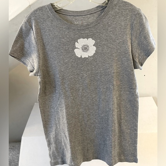 GUC - Tee Shirt (Gray) with White Center Flower with Tiny Rhinestones (L) - Picture 1 of 8